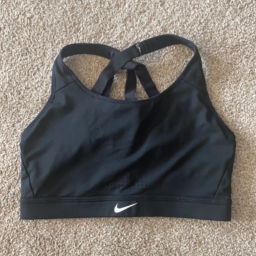 Nike, Crossback strapped sports bra, size M